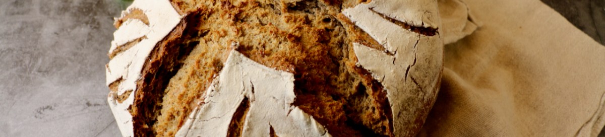 Walnuss-Brot aus Roggen- und Dinkel-Vollkornmehl