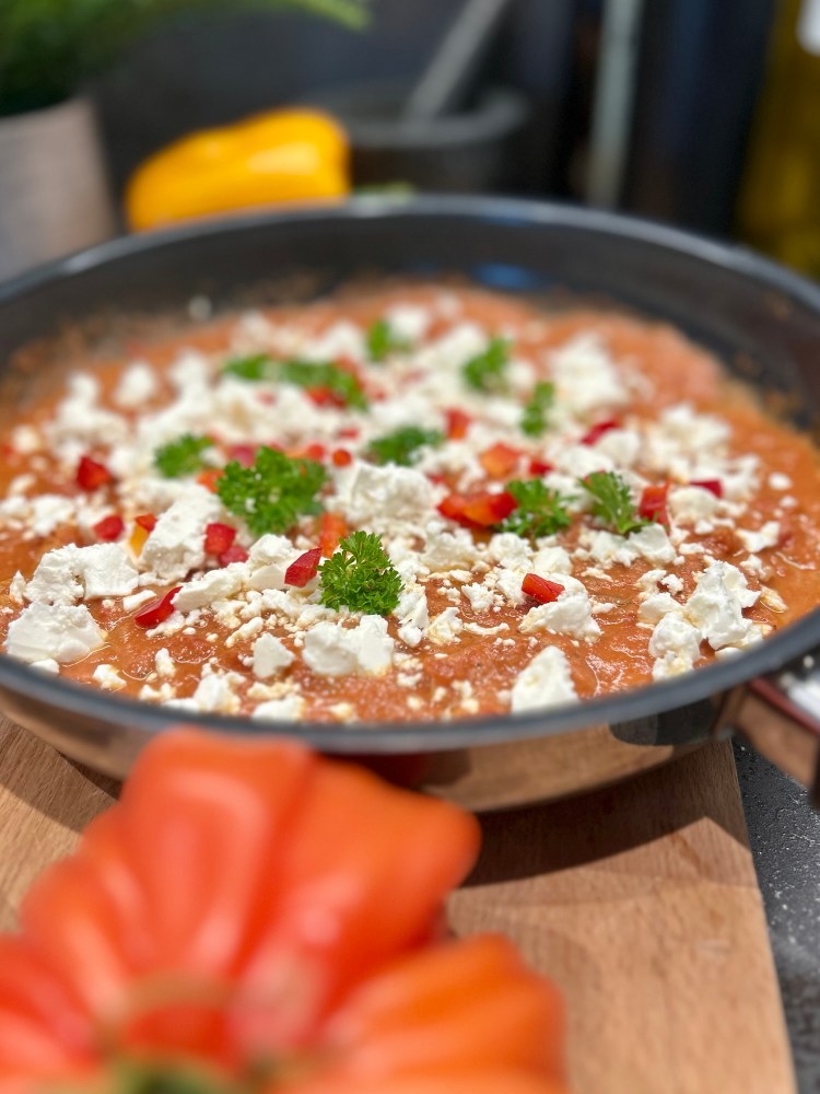 Ruhrei Mit Tomaten Und Feta